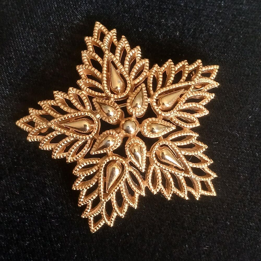 Vintage 1960s Crown Trifari Gold Tone Brooch Signed Openwork Floral Leaf Stateme